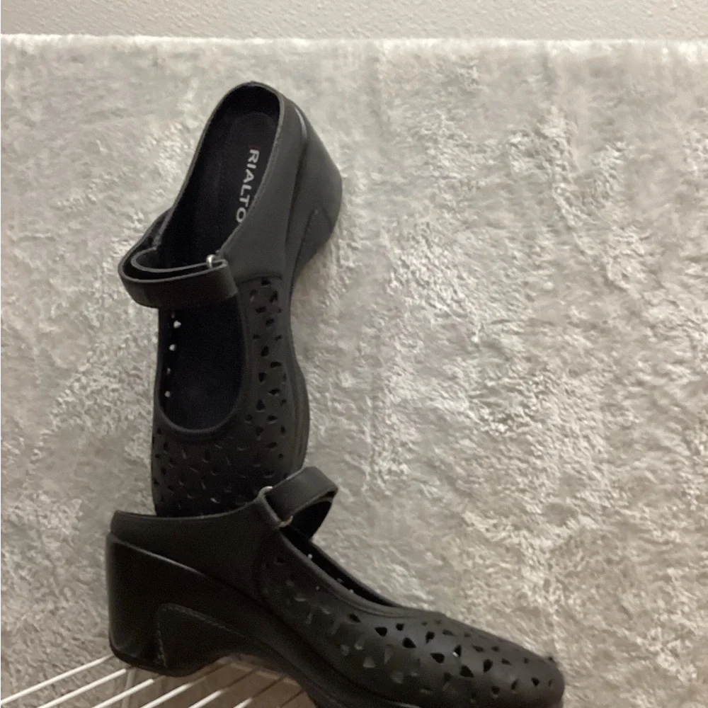 Rialto elegant black